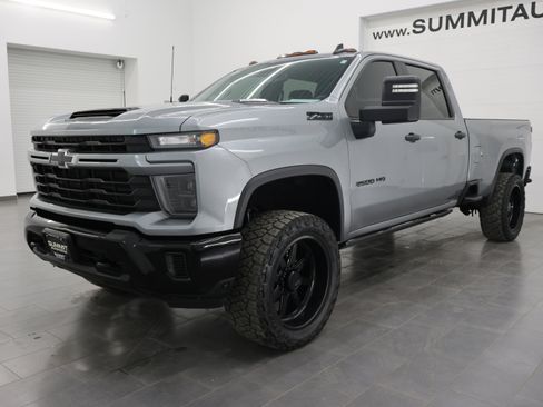 Used 2024 Chevrolet Silverado 2500 Custom w/ Custom Value Package image 7