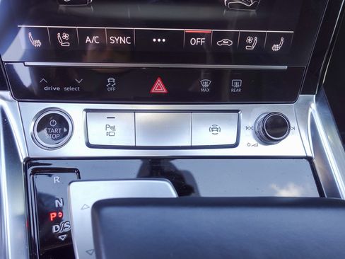 Used 2022 Audi e-tron Premium Plus w/ Premium Plus Package AWD/4WD image 23