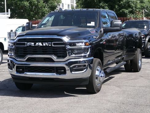 New 2026 RAM 3500 Tradesman AWD/4WD image 7