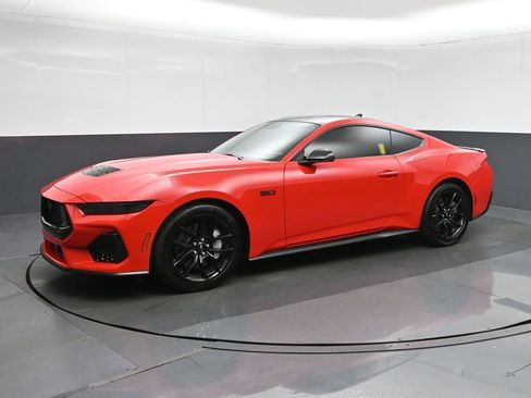 Used 2025 Ford Mustang GT Premium RWD image 3