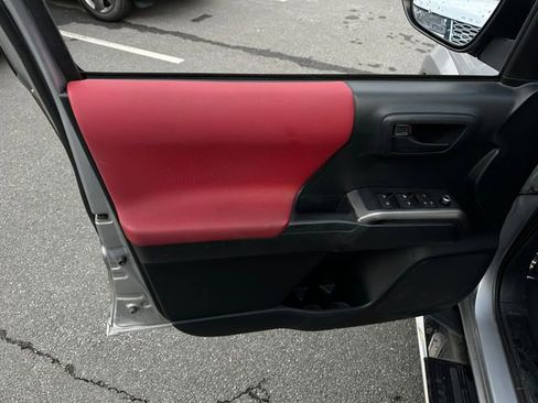 Used 2018 Toyota Tacoma SR5 image 13