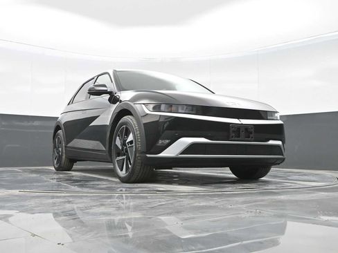 New 2025 Hyundai Ioniq 5 SE image 21