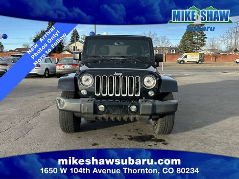 Used 2018 Jeep Wrangler Unlimited Sahara w/ Connectivity Group image 17