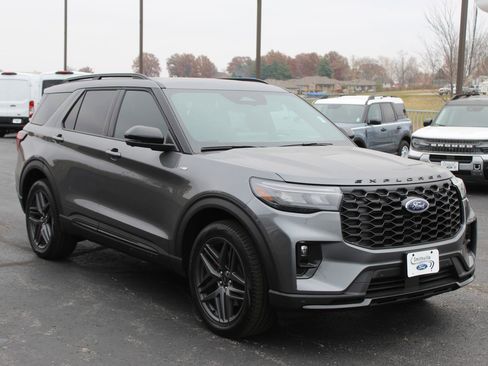 New 2026 Ford Explorer ST-Line w/ ST-Line Street Pack image 7