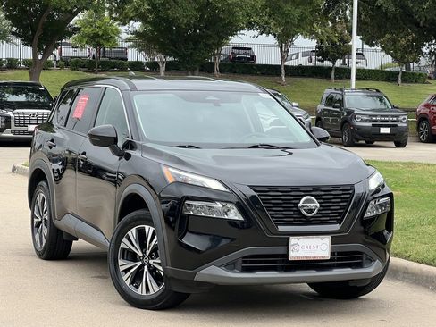 Used 2021 Nissan Rogue SV FWD image 1