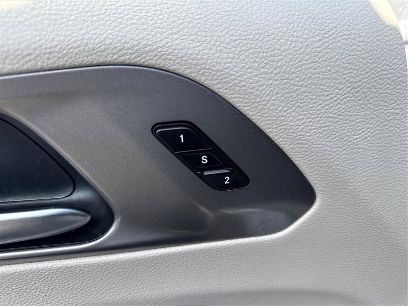 Used 2023 Chrysler Pacifica Touring-L FWD image 21