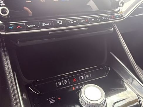 Used 2024 Jeep Wagoneer 4WD image 19