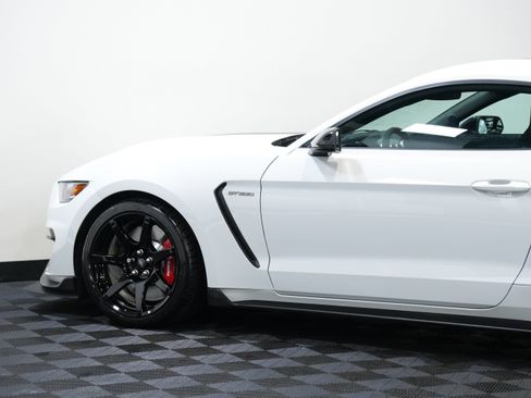 Used 2019 Ford Mustang Shelby GT350R w/ GT350R Equipment Group 920A RWD image 18