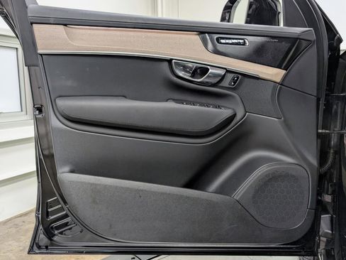 Used 2025 Volvo XC90 B5 Plus w/ Protection Package Premier image 13