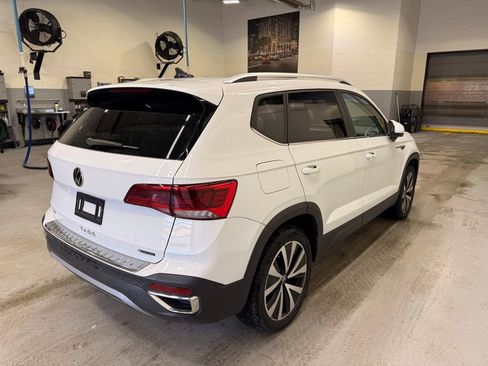 Used 2022 Volkswagen Taos SE image 6