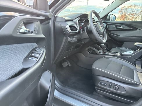 Certified 2023 Chevrolet TrailBlazer LT w/ LPO, Blackout Package image 8
