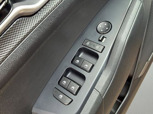 Used 2025 Kia Sportage LX FWD image 21