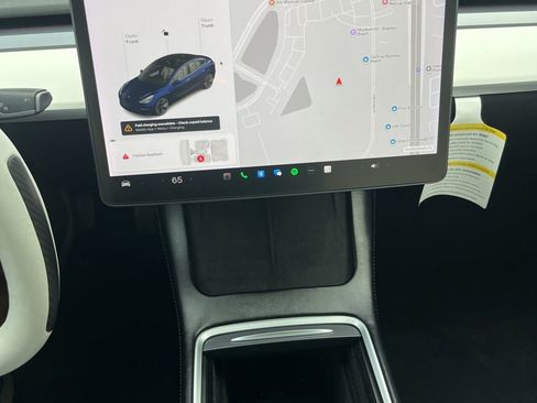 Used 2022 Tesla Model 3 Standard Range image 16