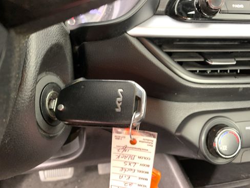Used 2022 Kia Forte LXS FWD image 17