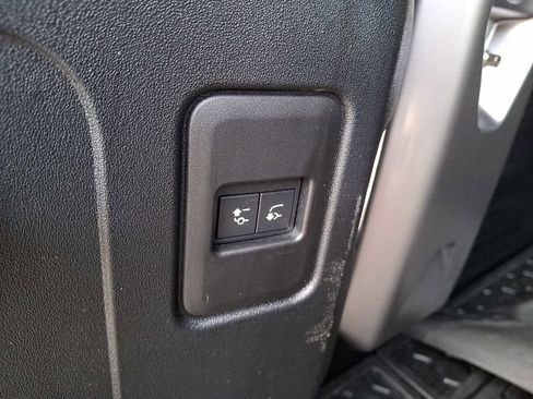 Used 2021 Land Rover Defender 110 X-Dynamic HSE AWD/4WD image 26