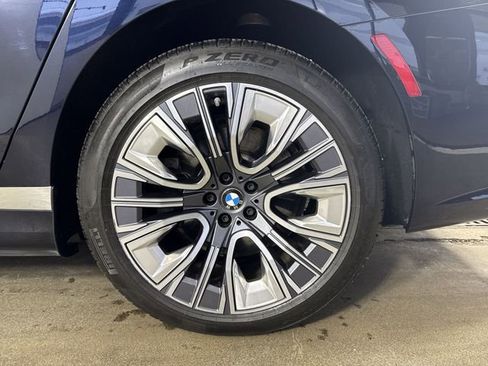 Used 2023 BMW i7 xDrive60 AWD/4WD image 4