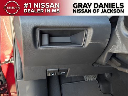New 2025 Nissan Versa SR image 12