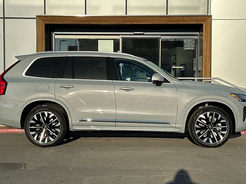 New 2026 Volvo XC90 B5 Plus w/ Protection Package image 8