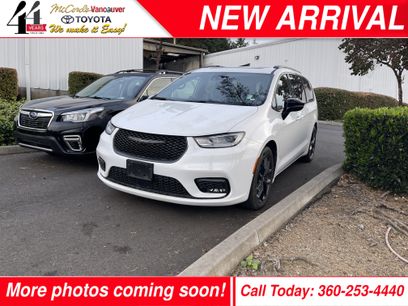 Used 2025 Chrysler Pacifica Limited