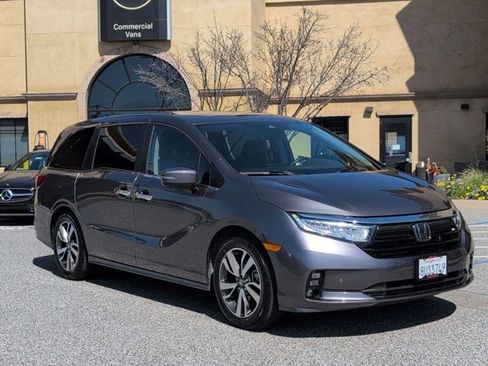 Used 2021 Honda Odyssey Touring image 3