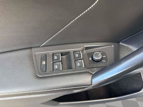 Used 2023 Volkswagen Tiguan SE w/ Panoramic Sunroof Package AWD/4WD image 19