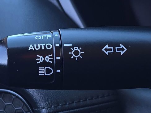 Used 2025 Honda HR-V LX image 18