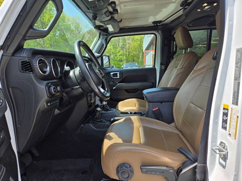 Used 2023 Jeep Wrangler Unlimited Sahara w/ Cold Weather Group AWD/4WD image 11