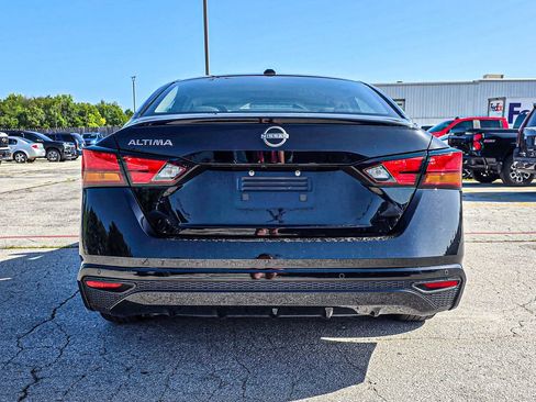 Used 2025 Nissan Altima 2.5 SV FWD image 5
