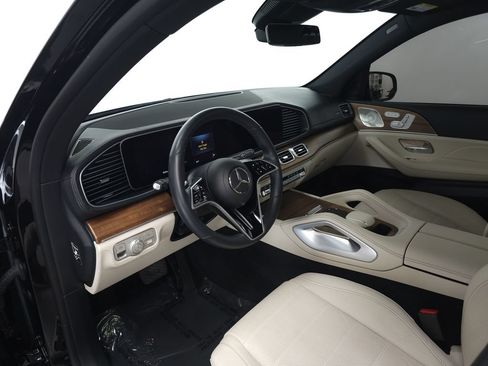 Used 2025 Mercedes-Benz GLE 450e 4MATIC w/ AMG Line Exterior image 9