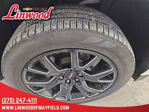 Used 2023 GMC Yukon Denali AWD/4WD image 9