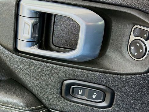 Used 2021 Jeep Wrangler Unlimited Sahara image 24