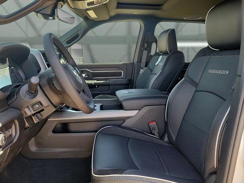 New 2026 RAM 2500 Laramie AWD/4WD image 11
