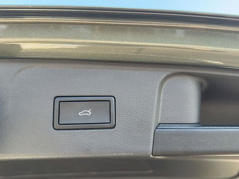 Certified 2025 Volkswagen Atlas Peak Edition SE AWD/4WD image 17