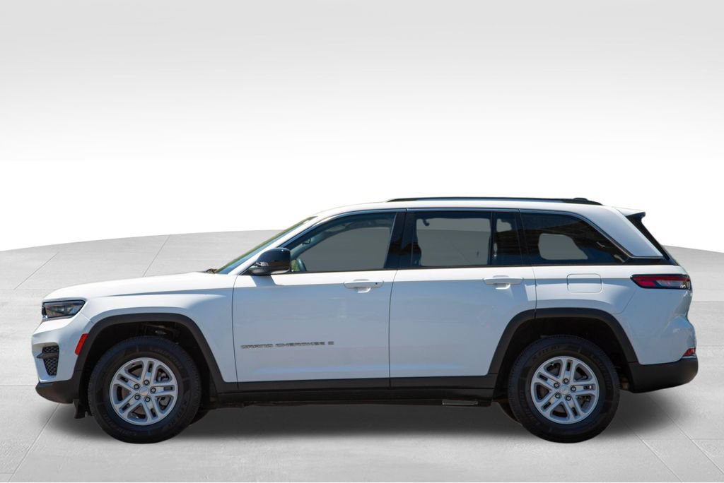 Used 2023 Jeep Grand Cherokee Laredo AWD/4WD image 6