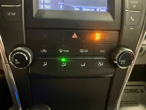 Used 2017 Toyota Camry LE image 33