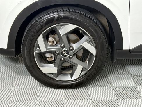 Used 2024 Hyundai Venue SEL FWD image 13