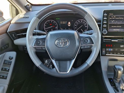 Used 2019 Toyota Avalon Limited image 17