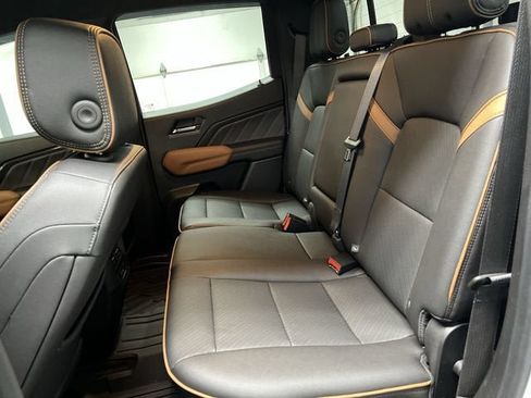 Certified 2023 GMC Canyon AT4 w/ AT4 Premium Package AWD/4WD image 25