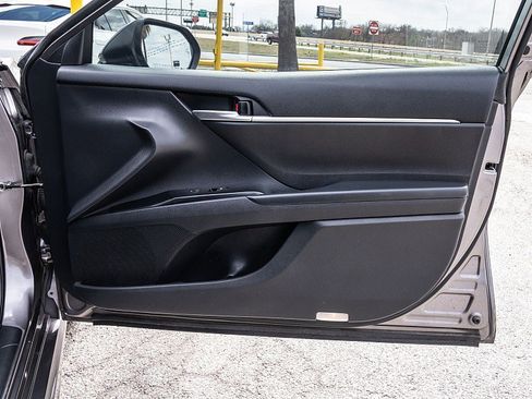 Used 2019 Toyota Camry SE w/ Convenience Package image 12
