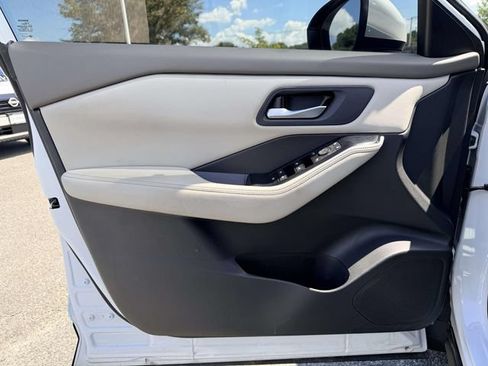 Certified 2025 Nissan Rogue SV AWD/4WD image 14