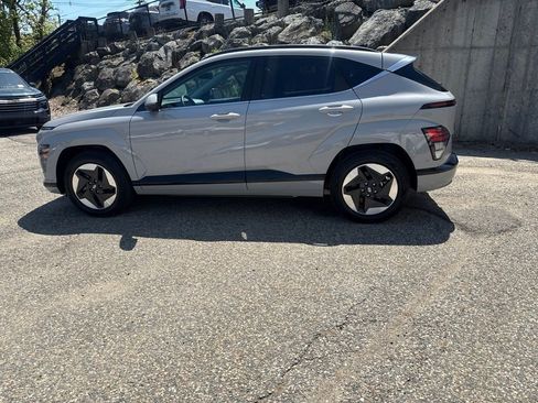Certified 2024 Hyundai Kona Limited FWD image 3