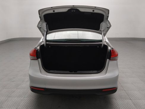 Used 2017 Kia Forte LX image 29