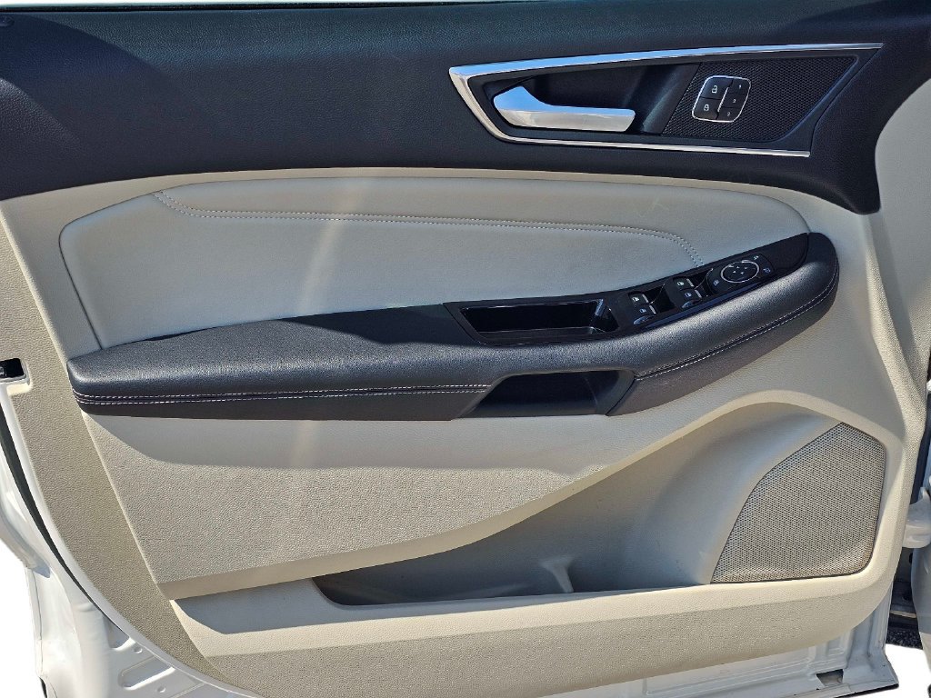 Used 2017 Ford Edge Titanium w/ Equipment Group 301A FWD image 15