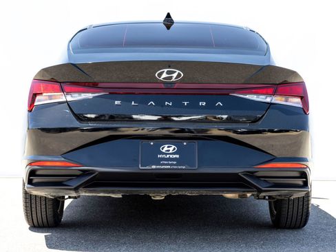 Used 2023 Hyundai Elantra SEL FWD image 9