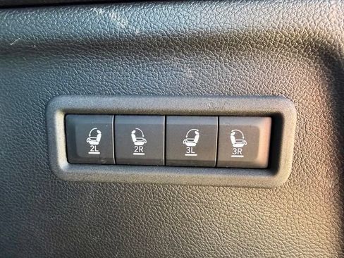 Used 2024 Jeep Wagoneer L Series II w/ Flexible Seating Group RWD image 7