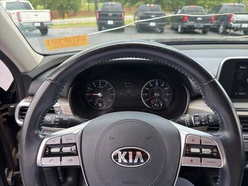 Used 2021 Kia Telluride EX w/ EX Premium Package FWD image 3