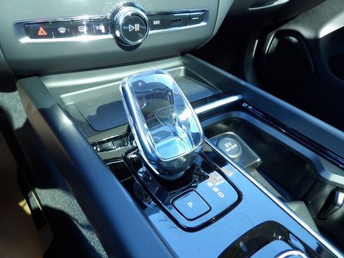 New 2026 Volvo XC60 B5 Core w/ Climate Package image 22