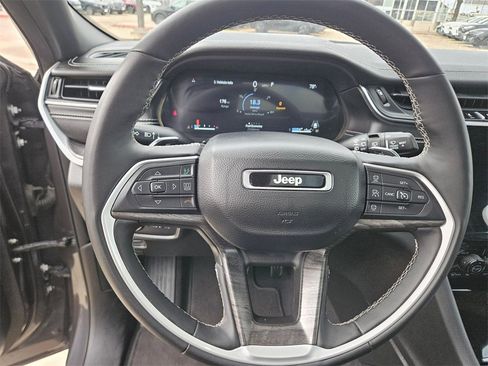 Used 2024 Jeep Grand Cherokee L Limited w/ Luxury Tech Group II image 17