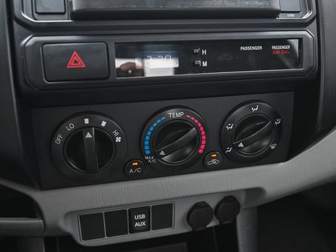 Used 2014 Toyota Tacoma 4x4 Regular Cab image 28