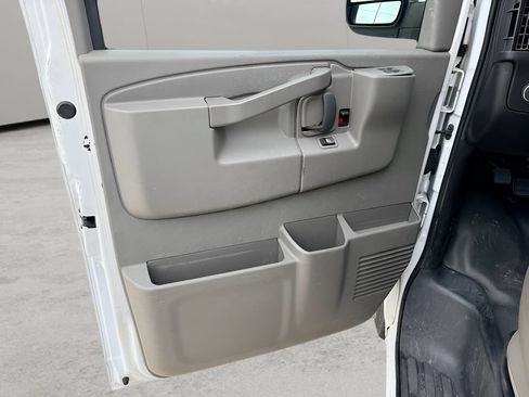 Used 2016 Chevrolet Express 2500 RWD image 21